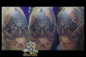 Tatuaje de un demonio tailandés comiendo el sol