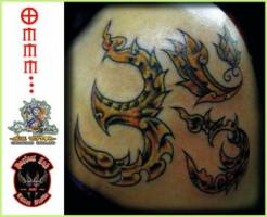 Tattoo del om con piel de dragon