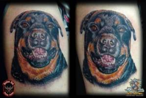 Tattoo del retrato de un perro