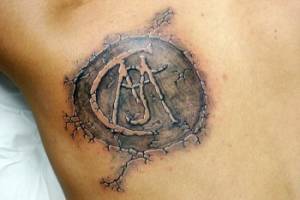 Tattoo del escudo del Inter de Milan grabado a piedra