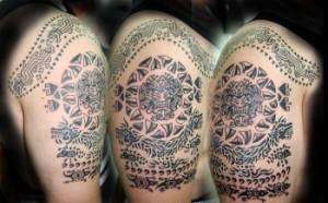 Tattoo azteca en el brazo