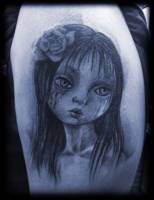 Tatuaje de una chica llorando