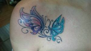 Tattoo de dos mariposas a color