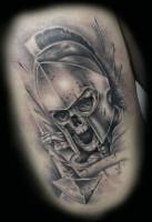 Tatuaje de un espartano esqueleto