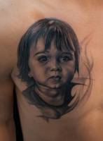 Tatuaje de un retrato de un niño