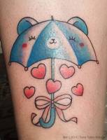 Tatuaje de un paraguas con forma de oso