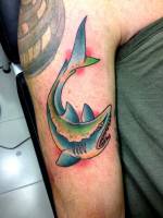 Tatuaje de un tiburón old school