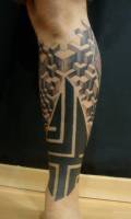 Tatuaje de bloques 3D en la pierna