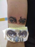 Tatuaje de los ojos de Michael Jackson