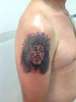 Tattoo de cristo en el brazo