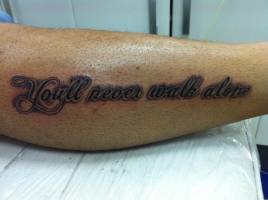 Tatuaje de You will never walk alone
