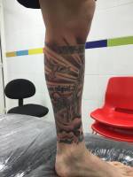 Tatuaje de ángeles en la pierna