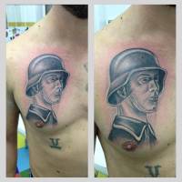 Tatuaje de un militar alemán en el pecho