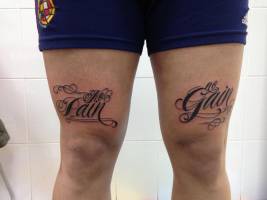 Tatuaje en la pierna de las palabras No Pain No gain