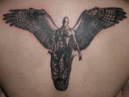 Tatuaje de un ángel en blanco y negro