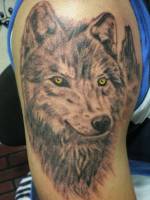 Tatuaje de la cabeza de un lobo