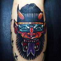 Tatuaje de un demonio con un cuerno roto