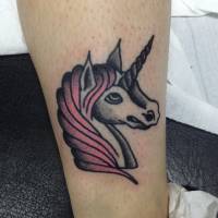 Tatuaje old school de un unicornio