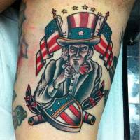 Tatuaje del Tío Sam con banderas americanas