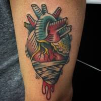 Tatuaje de un corazón envendado