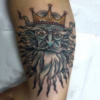 Tatuaje de un rey barbudo