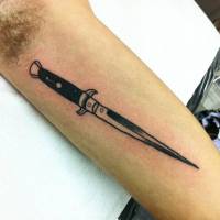 Tatuaje de un cuchillo