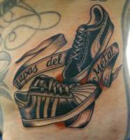 Tatuaje de una zapatillas