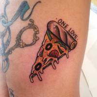 Tatuaje de un pedazo de pizza