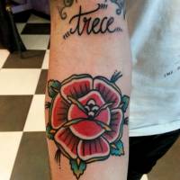 Tatuaje de una flor old school