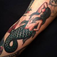 Tatuaje de una sirena old school