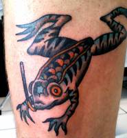Tatuaje de una rana con tubo de snorkel
