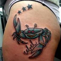 Tatuaje de un cangrejo con corazones