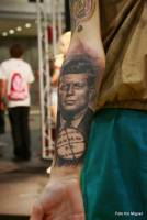 Tatuaje de John F. Kennedy en el antebrazo