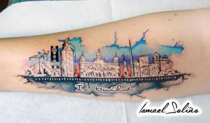 Tatuaje de la ciudad de Coruña en el antebrazo