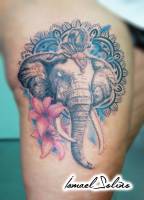 Tatuaje de una cabeza de elefante indio en la pierna