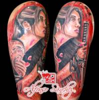 Tatuaje de una samurai con un fondo de sangre