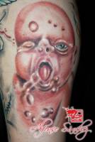 Tatuaje de un bebé de monstruo
