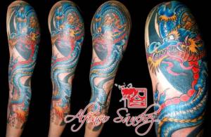 Tatuaje de un dragón japonés en el brazo