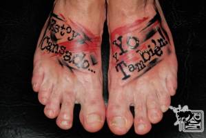 Tatuaje en los pies, con dos frases