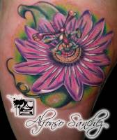 Tatuaje de una flor abierta