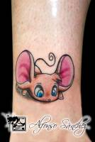 Tatuaje de un ratón de orejas grandes