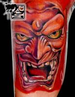 Tatuaje de una cara de demonio rojo