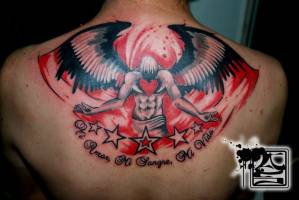 Tatuaje de un angel en la espalda