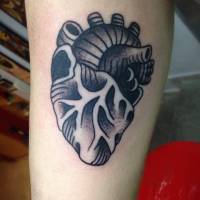 Tatuaje de un corazón blanco y negro old schhol