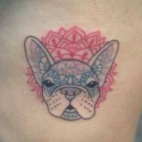 Tatuaje de una cabeza de perro  y un mándala