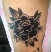 Tatuaje de unn rosa negra 