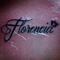Tattoo del nombre Florencia, con una corona