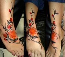 Tattoo de una planta con flor en el pie