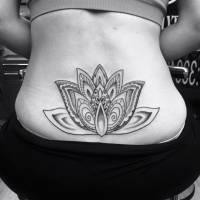 Tattoo de una flor de loto hindú