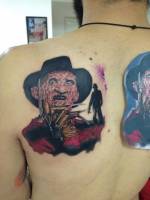 Tattoo de Freddy Krueger en la espalda de un hombre